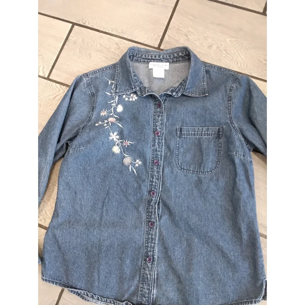 Country Store Denim Shirt Blue Floral Embroidered Button Down Cotton-M - Picture 2 of 7